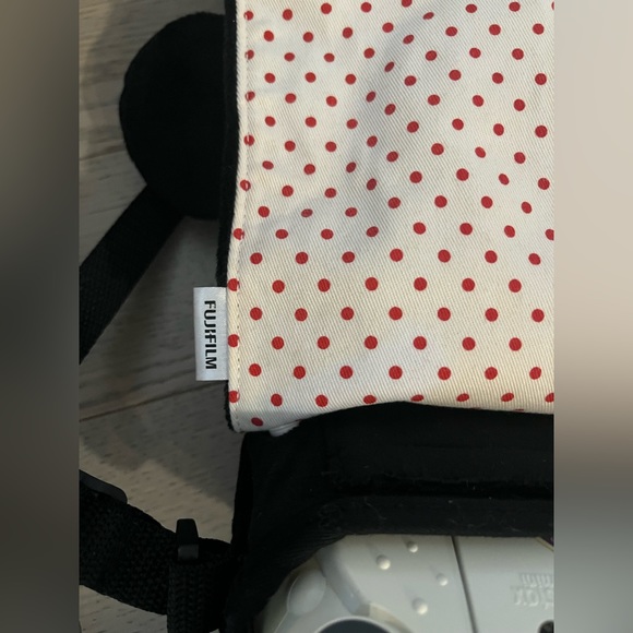 Fujifilm INSTAX Mini 7S instant camera with Mickey Mouse Camera bag (OEM) - Picture 6 of 10